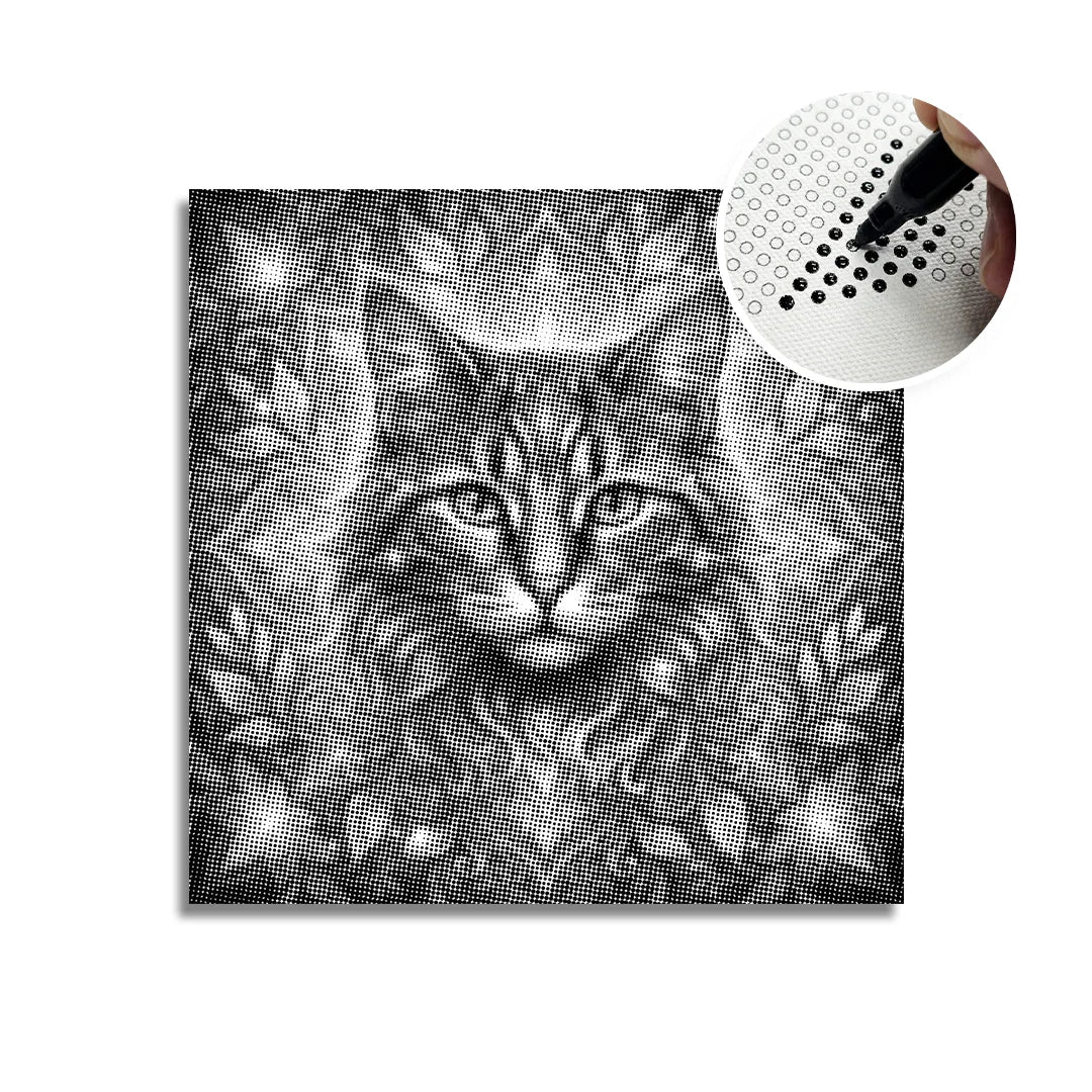 Kot z malowaniem w kropki kwiatowe